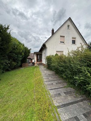 Freistehendes Einfamilienhaus mit großem Garten in Saulheim
