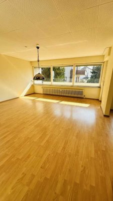 Erstbezug nach Teilsanierung mit 2xBalkon und Einbauküche: Lichtdurchflutete 5Zi-Wohnung