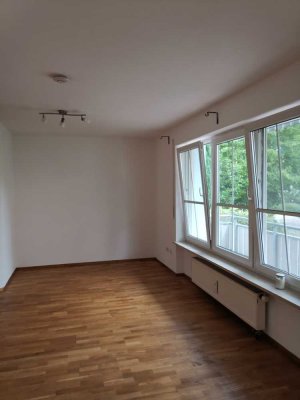 Großzügig zwei Zimmer Wohnung in ruhiger Wohngegend - 83 m² - 2.0 Zi.