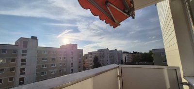 Geschmackvolle 2-Zimmer-DG-Wohnung mit Balkon in zentraler Lage von Germering