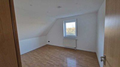 Helle 4-Zimmer Maisonette-Wohnung mit Balkon in Reute