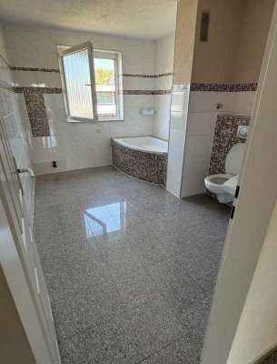 Großzügige 2,5 Zimmer Wohnung 93 m² mit 2 Balkonen in Krefeld Fischeln