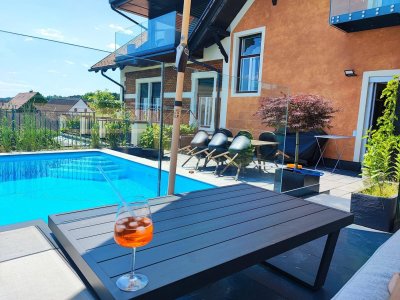 Luxusapartment mit Pool und Sauna in Villa. Voll ausgestattet!