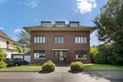 Charmantes Dreiparteienhaus in Braunsfeld mit großem Grundstück