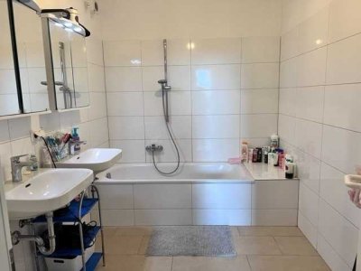 4-Zimmer-Wohnung mit Balkon und EBK in Dietzenbach