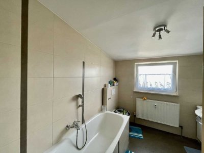Solides 3-Parteienhaus: ca. 248 m² Wfl., Terrassen/Balkone, zentral in Parsberg