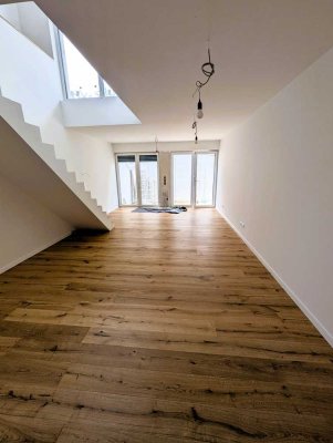 Neubau Erstbezug: wunderschöne Maisonettewohnung mit Terrasse, Balkon und KFZ-Stellplatz