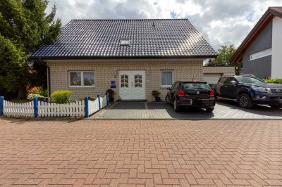 Ihr neues Zuhause-Ein-Zweifamilienhaus in bester Lage