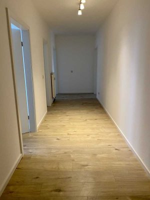 Moderne 3-RW mit Tageslichtbad und Einbauküche zu vermieten!