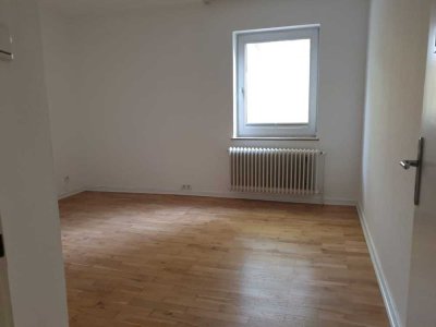 Zentrale 4-Zimmer-Wohnung mit Garten & Garage – ideal für WG oder Familie