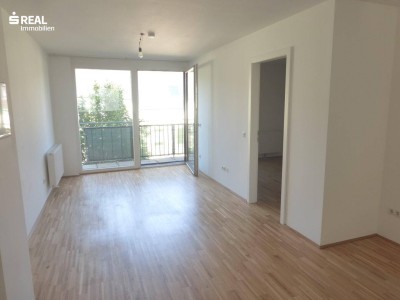 Attraktive, sonnige Neubauwohnung mit Balkon und Garagenplatz - 32 m² (!) Wohnzimmer