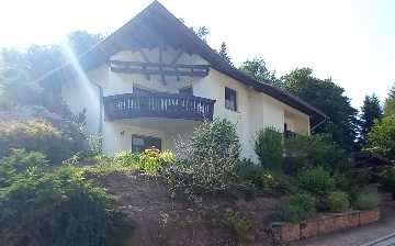 Am Waldrand gelegenes Einfamilienhaus mit Einliegerwohnung in Fischbach bei Dahn (ohne Maklerprov.)