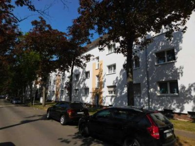 Nette Nachbarn gesucht: 3-Zimmer-Wohnung im EG mit Balkon in ruhiger Lage...
