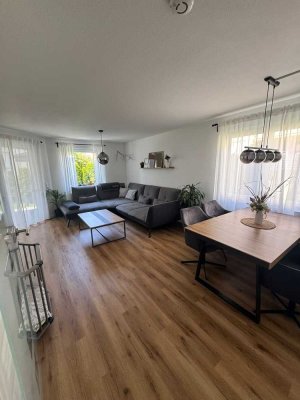 Helle 3,5 Zimmer EG Wohnung mit großer Terrasse und Garten