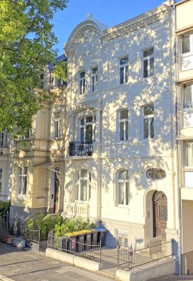 Exclusiv Wohnen - UN-Post-Telekom-Dt.Welle-GIZ etc. ideale Lage-Altbau mit gartenseitiger Terrasse
