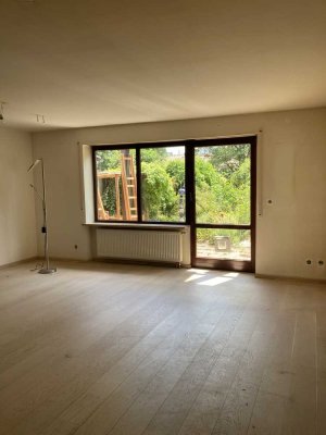 Schöne 4-Zimmer-Maisonette-Wohnung mit gehobener Innenausstattung mit EBK in Roth