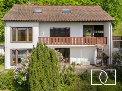 Architektenhaus auf großem Grundstück mit Pool und Fernblick in ruhiger Lage in Wirsberg