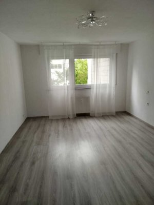 900 € - 70 m² - 2.0 großer Balkon, Abstellraum, Küche mit neuem Herd , Waschmaschine,