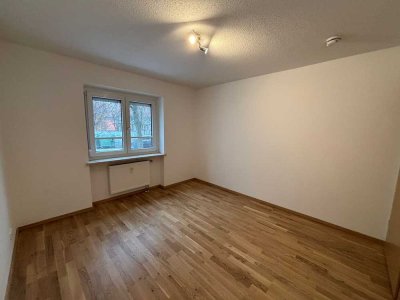 Renovierte, barrierefreie 2-Zimmer Wohnung mit Terasse und Gartennutzung in Burglengenfeld