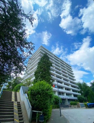 Helle 2-Zimmer-Wohnung mit Loggia und Tiefgarage in ruhiger Wohnlage – frei ab November
