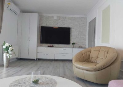 Exklusive, modernisierte 2-Raum-Wohnung mit EBK in Mauerstetten