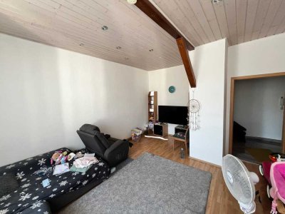 Moderne 3-Zimmer-Wohnung mit Granit-böden & Einbauküche in zentraler Lage von Ettlingen