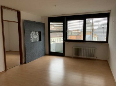 Helle 2-Zimmer-Wohnung mit Südbalkon in zentraler Lage