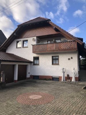 Freundliche 3,5-Zimmer-Wohnung mit zwei Balkonen