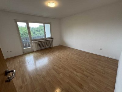 WG geeignete sanierte 3-Zimmer-Wohnung mit Balkon in Köln