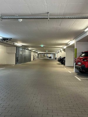 Neuwertige helle Penthouse-Wohnung, 2 Bäder, Aufzug, 2 x TG, Dachterrasse mit Aussicht