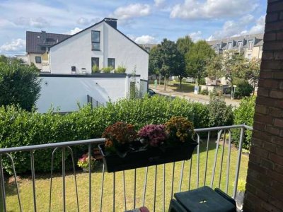 "Ideal für eine ältere Person"
3,5 Zimmer-Wohnung mit Einbauküche und Balkon in  Duisburg-Homberg