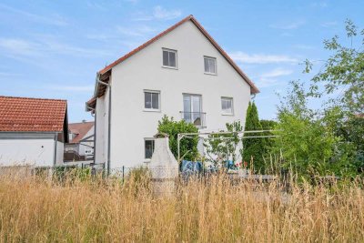 Bezugsfrei! Helle 3-Zi.-Whg. mit EBK, Balkon, Keller, Garten und Garage!