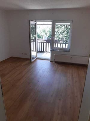 Geräumige 3 Zimmer Wohnung in der Glatzerstraße mit Balkon!