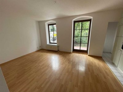 *** Großzügige 2-Zimmer mit EBK, Wanne und Balkon in uninaher und ruhiger Lage!