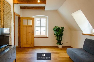 Sanierter Altbau: 2,5-Zimmer Dachgeschosswohnung mit Terrasse
