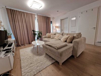 Attraktive 2-Zimmer-Wohnung mit Loggia, Einbauküche und Stellplatz