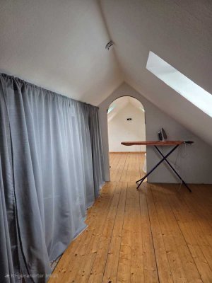 Freundliche und modernisierte 4-Zimmer-Maisonette-Wohnung mit Balkon und EBK in Schwanewede