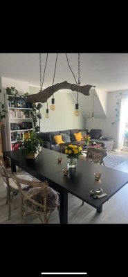 Helle 2-Zimmer Dachgeschosswohnung mit Balkon (nur mit WBS)