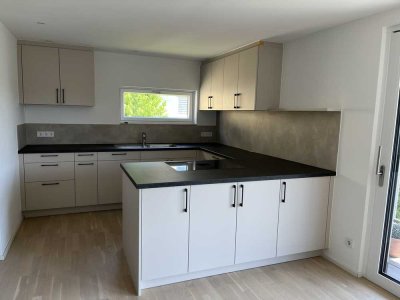 großzügige 3-Raum-Wohnung (108 m2) auf 2 Ebenen mit gehobener Innenausstattung mit EBK in Esslingen