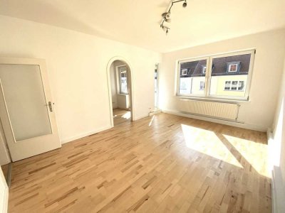 Schöne und helle 3 Zimmerwohnung mit 2 Balkonen...