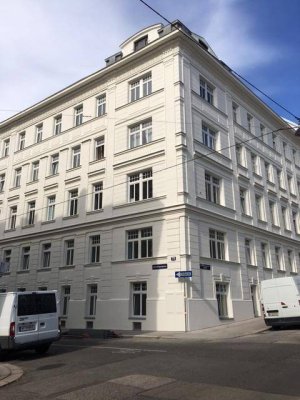 Unbefristet: Topsanierte Altbauwohnung in ruhiger Lage
