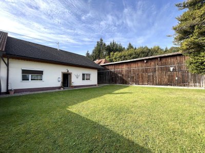 Ebenerdige Doppelhaushälfte mit viel Platz, großem Grundstück und praktischen Schuppen für Bastler!
