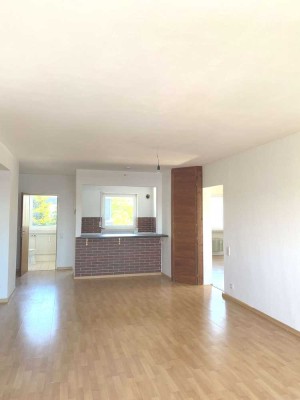 Helle, gut geschnittene 4-Zimmer-Wohnung mit Tageslicht-Badezimmer, Nähe Wiesen und Feldern
