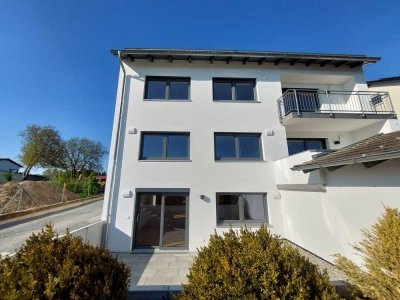 RESERVIERT Erdgeschosswohnung - 3-Zimmer, mit Wintergarten & Südgarten und Garage