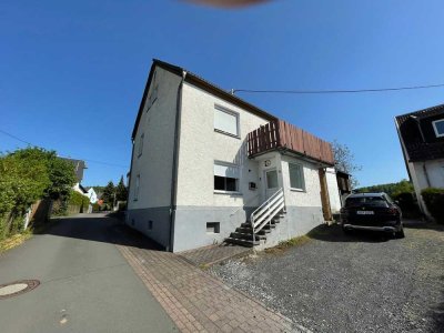 Gemünden (Westerwald): Einfamilienhaus mit Einliegerwohnung und großem Garten