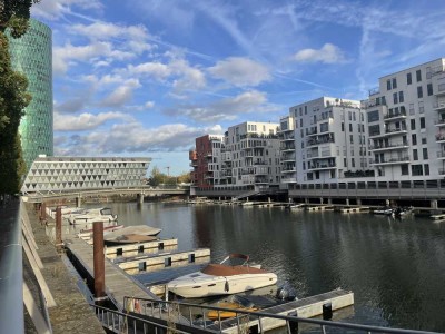 Provisionsfreie Kapitalanlage mit Mainblick! Lichtdurchflutete 2-Zi.-Oase mit Südbalkon im Westhafen