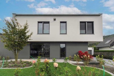 Exklusiver Neubau mit Doppelgarage und großem Garten  in idyllischer Lage von Hönningen