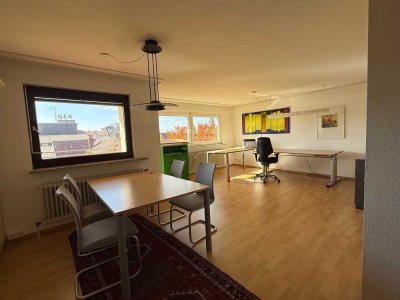 Helle 2,5-Zimmer Wohnung im 4. OG - von privat - mit Balkon in Reutlingen