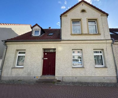 Provisionsfrei* Doppelhaushälfte mit Potenzial in Perleberg - zentral & ruhig gelegen