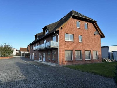 Wohn- & Geschäftshaus im Gewerbegebiet mit rund 700 m² und Fahrzeug- & Lagerhalle mit ca. 263 m²